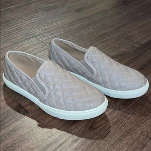 Women Steve Madden slip on shoe